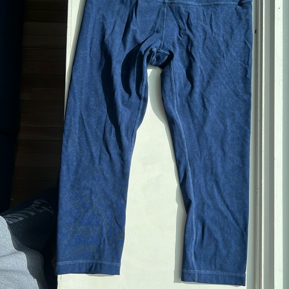 Lululemon wonder under crop high rise in spray blue! - Picture 1 of 3